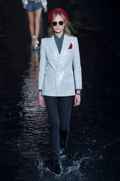 Look 11